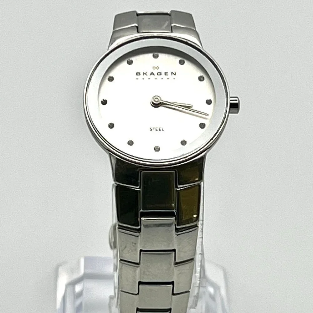 Skagen Denmark Round Silver Ladies watch Working